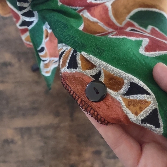 Caliché Brown Green Tribal Abstract - Picture 10 of 13